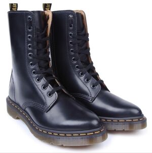 Doc Martens Alix 10 Eye Boot